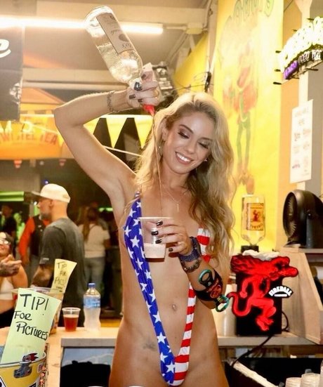 太い足のOnlyFans ヌード ギャラリー