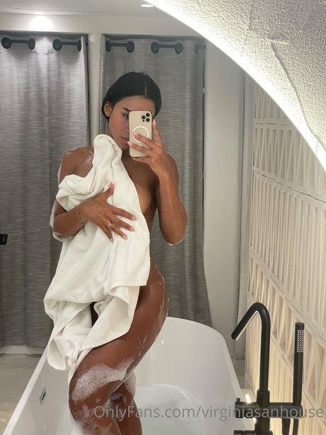 Virginia Sanhouse スター ヌード アーカイブ