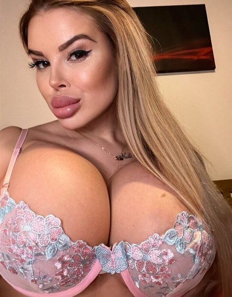 Barbiekristina ヌードのポルノスター 写真