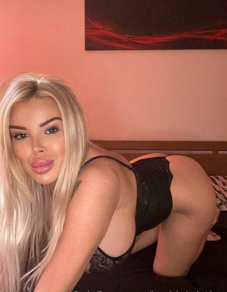 Barbiekristina アダルトスター 写真