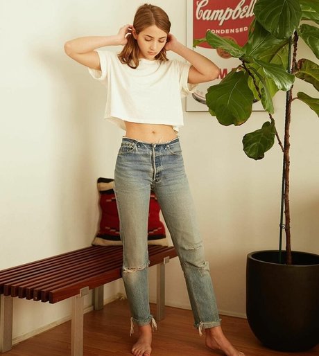 小柄なブロンドの熟女OnlyFans セクシー裸 ギャラリー