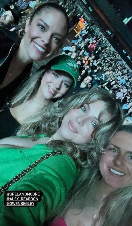 Alex Gervasi 無料スター 写真