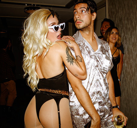 ヌードティーンOnlyFans 美しいヌード ギャラリー