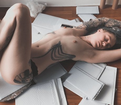 アジアのティーンオンリーファン セクシー裸 写真