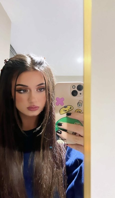 ティーンフィンガリングOnlyFans 無料ヌード 画像