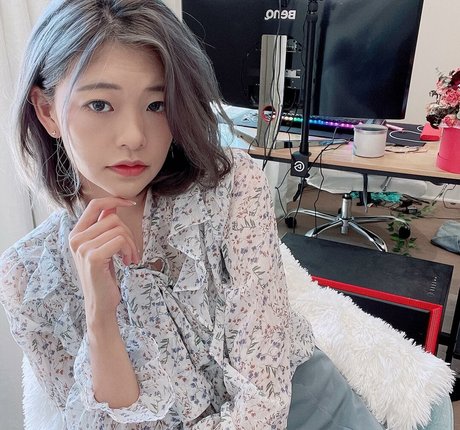 ゴスアジアンOnlyFans 無料セックス 画像