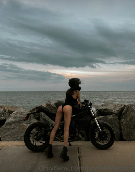 濃厚なラテン系熟女OnlyFans ホットセクシー 画像