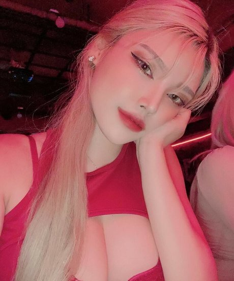 Ohdukhwa アダルトスター 画像