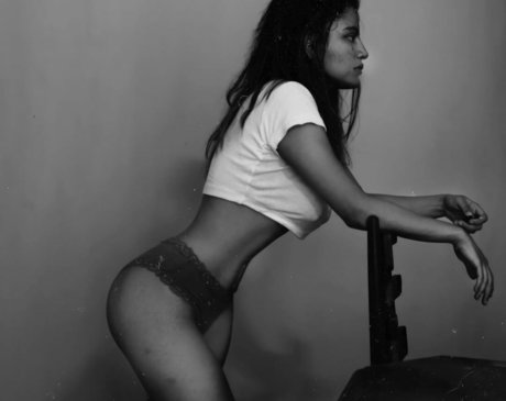 バイセクシャルカップルのOnlyFans 美しいヌード 画像