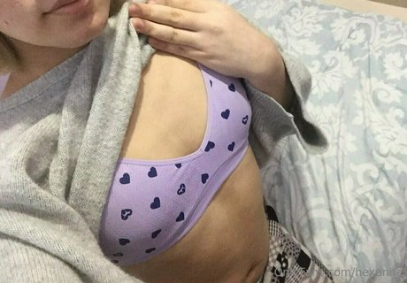 ぽっちゃり痴女OnlyFans ヌード 写真