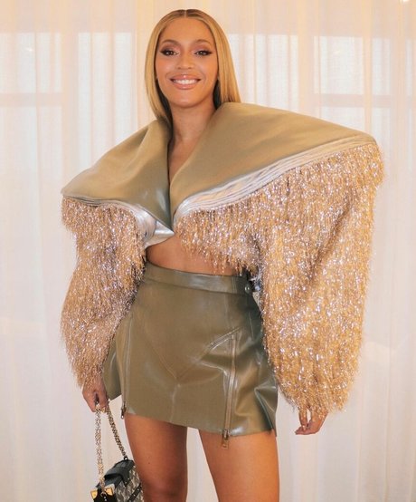 アジアの女性支配OnlyFans セクシー裸 写真