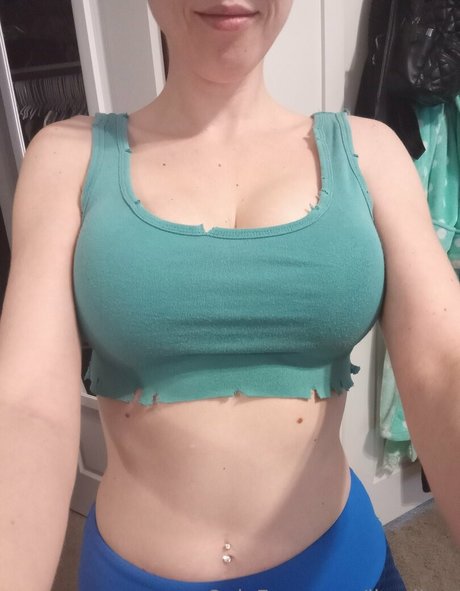 Ikuy スター ヌード 画像