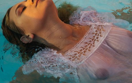 Lili Reinhart ポルノスター アート ギャラリー