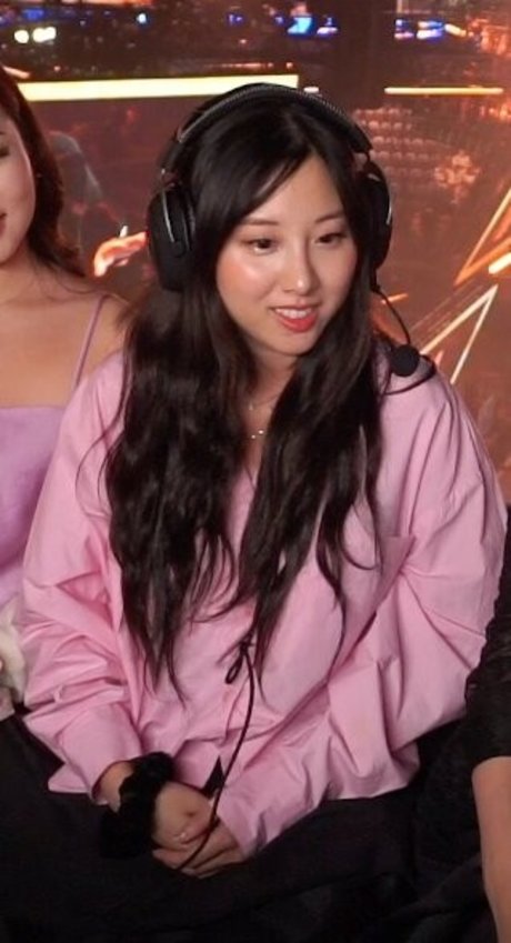 トゥワークオンリーファン セクシーヌード 画像