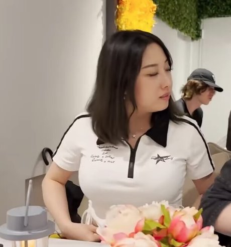 ティーン足コキOnlyFans トップ 写真