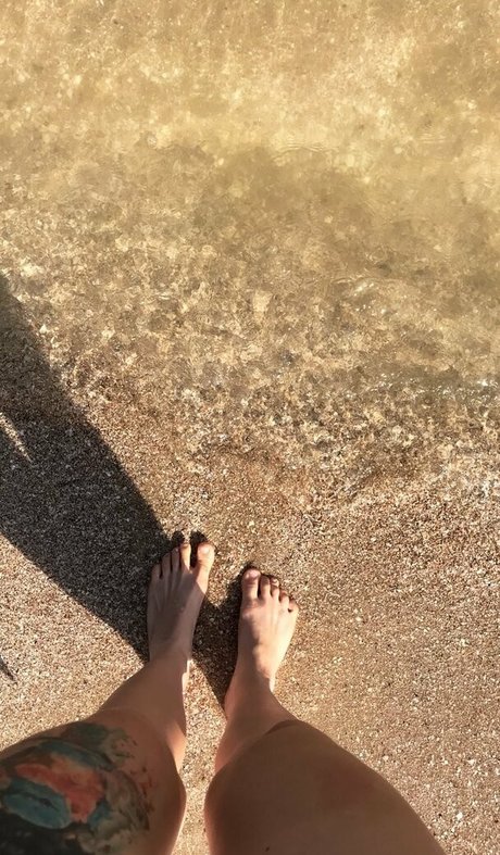 ぽっちゃりブロンドOnlyFans セクシー裸 画像