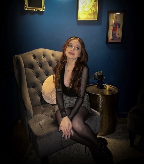 Ellie Schnitt xxxスター 写真