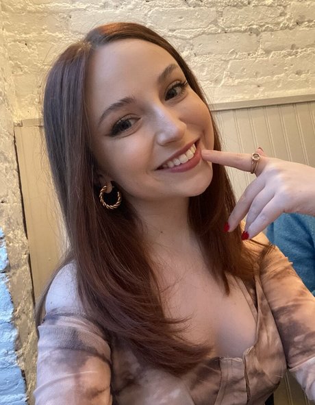 Ellie Schnitt 高品質モデル 写真