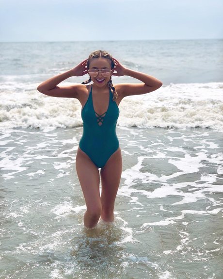 黒檀のシャワー OnlyFans 無料ポルノ 写真