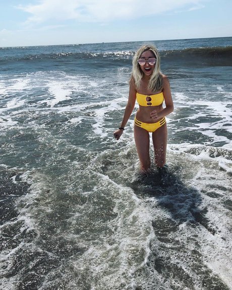 Ellie Schnitt ポルノスター 美しい 写真