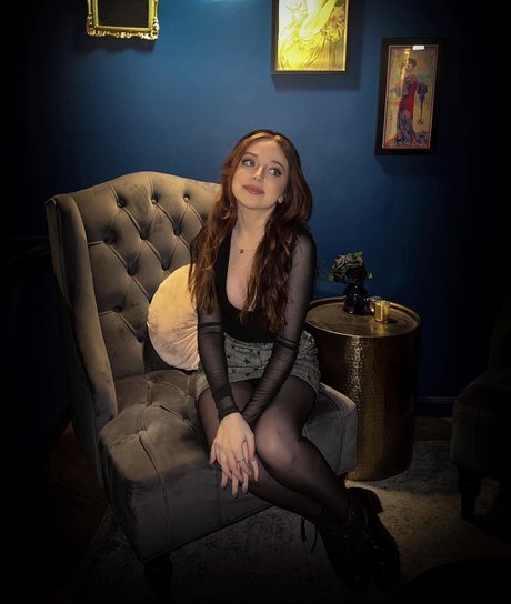 Ellie Schnitt 独占女優 写真