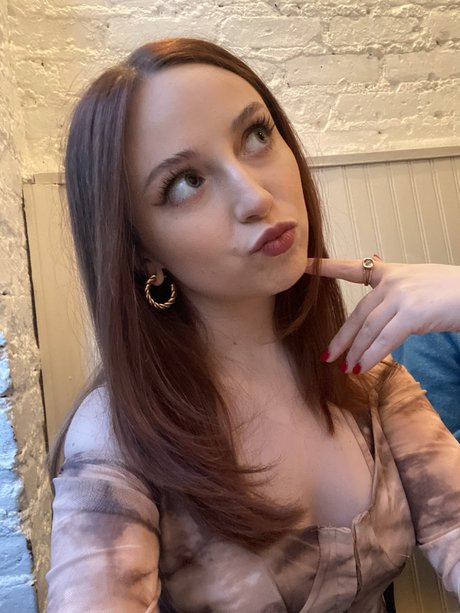 Ellie Schnitt ポルノスター 可愛い 写真