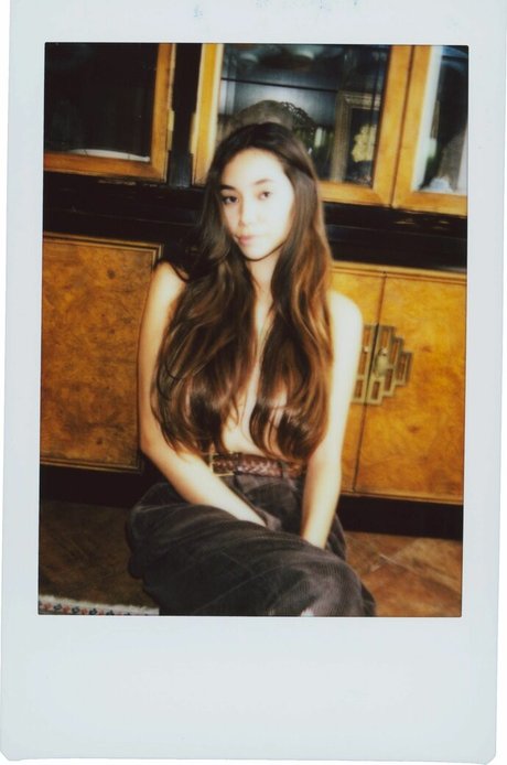 Desiree Flores エロティックモデル 写真