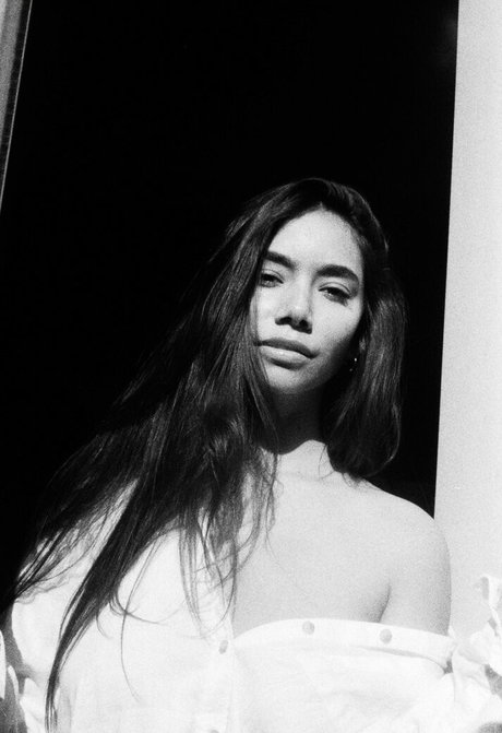 Desiree Flores 素敵なスター 画像