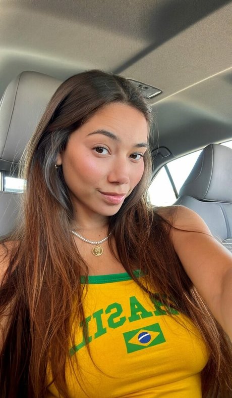 Desiree Flores ヌードモデル 画像