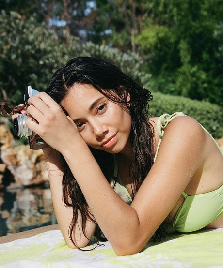 Desiree Flores ヌードモデル 画像