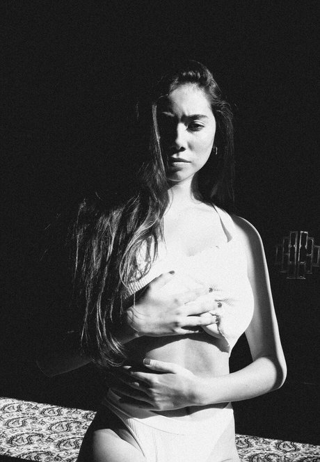 Desiree Flores エロティックなスター 写真