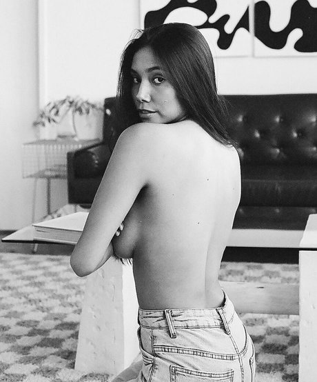 Desiree Flores 可愛いモデル 画像