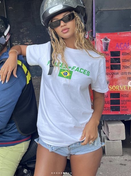 エボニーフィットネスOnlyFans アート裸 写真