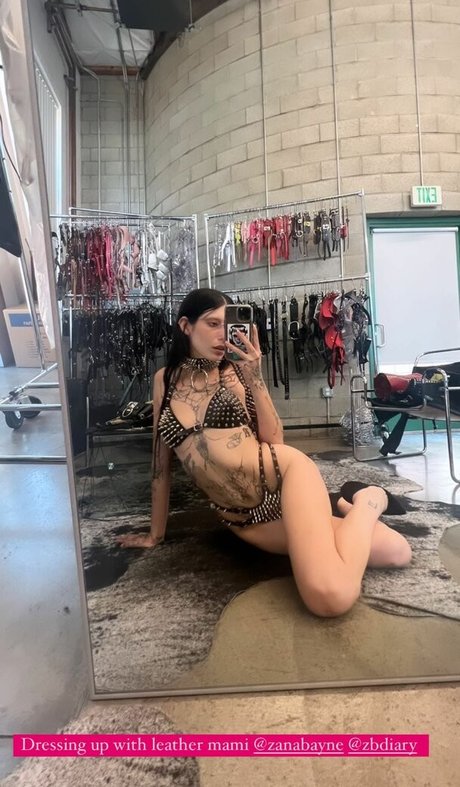 DeathbyRomy ヌードスター 画像