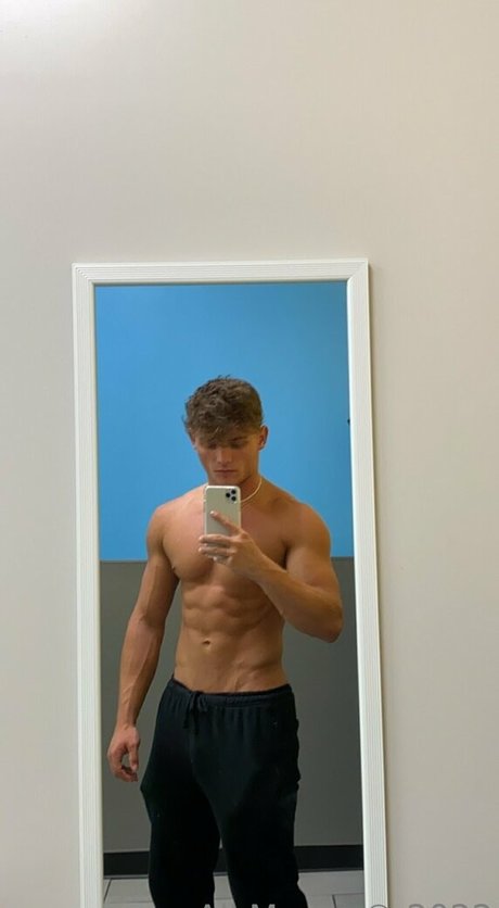 フィンドムオンリーファンズ 裸 写真