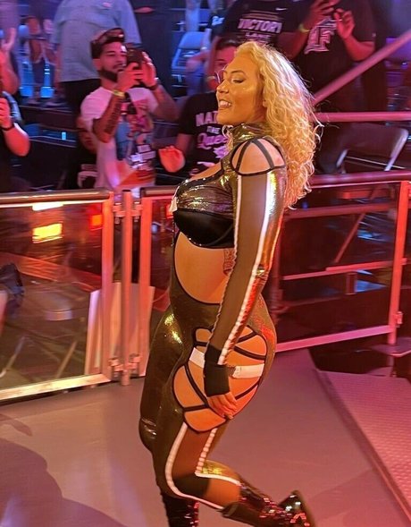 大きな黒い猫OnlyFans トップ 写真