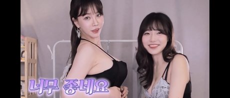 金髪ストリップOnlyFans アートヌード 写真