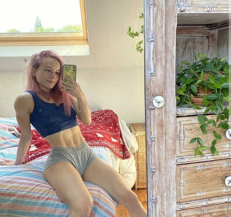 アジア人のタトゥー OnlyFans 美しい 写真