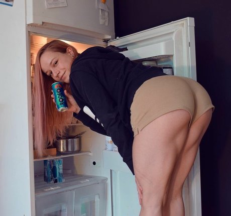 Aline Dessine セクシーモデル ギャラリー