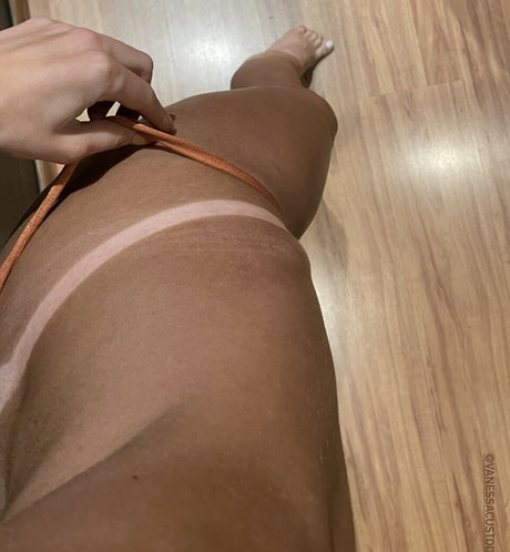 アジアのティーンオンリーファン 美しいヌード 写真