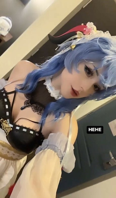 Uzileks 女優 写真