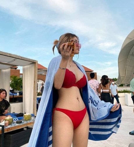 Anastasya Khosasih 完璧な女優 写真