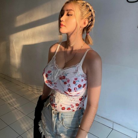 黒髪の熟女OnlyFans ホット裸 画像