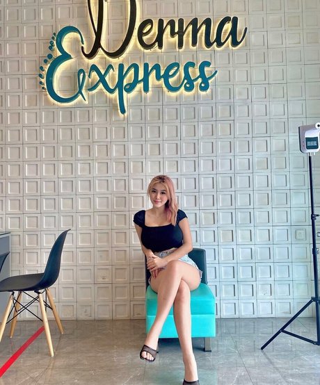 Anastasya Khosasih 高品質スター アーカイブ