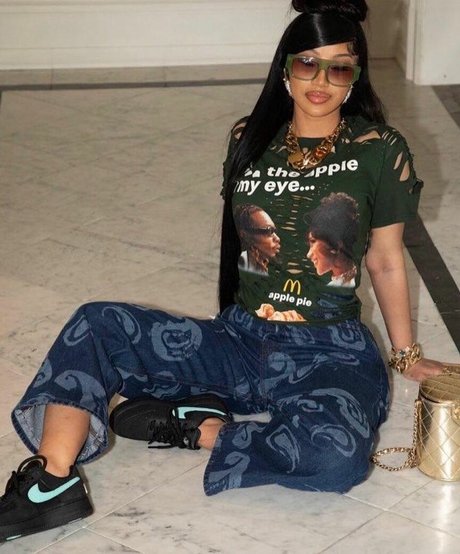 Cardi B HD女優 画像