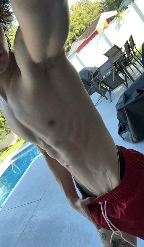 nate shreds 完璧なモデル 写真