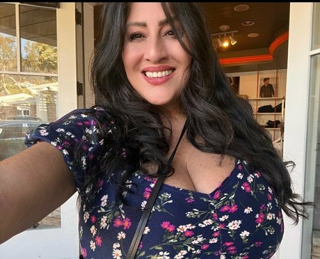 official antonellakahllo ポルノスター ヌード 画像