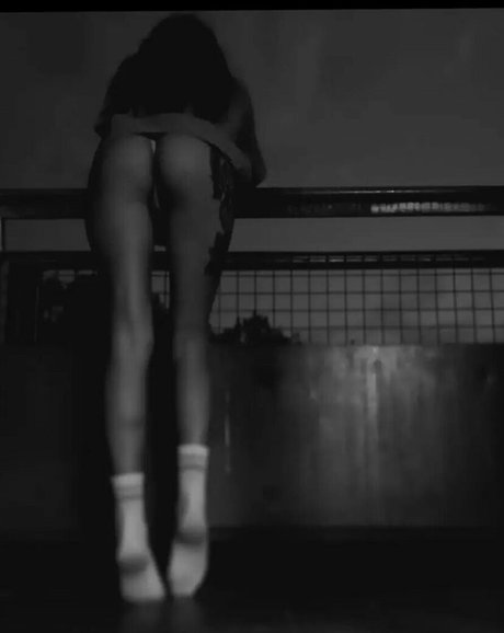 Dzsenifer Vajai XXXモデル 写真