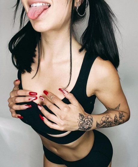 Caelike 最高のポルノスター 写真