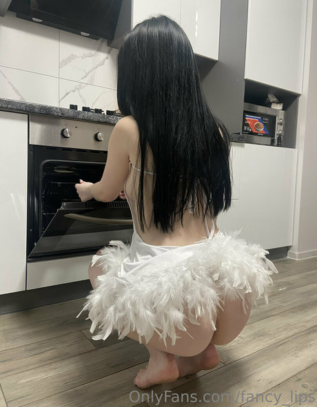 fancy lips 裸の女優 写真